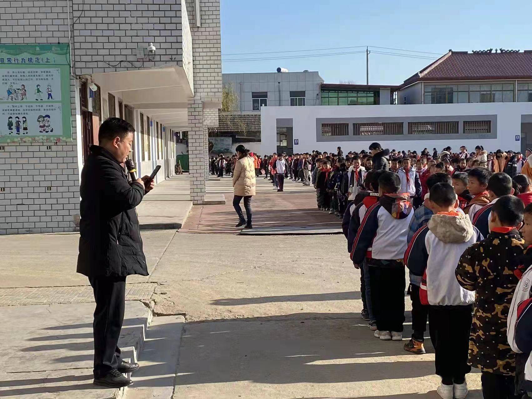 連雲港市灌南縣田樓鎮關工委牽手田樓鎮中心小學少先隊於國家公祭日