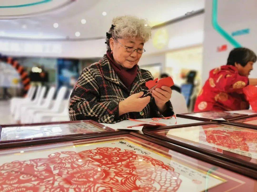 "非遗点亮生活·剪出写意人生" | 迎新年·团花剪纸_活动_李文玲_青瓷