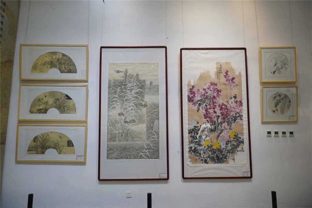 丹青頌黨恩翰墨迎新春秦秋萍從教30年師生作品展開幕