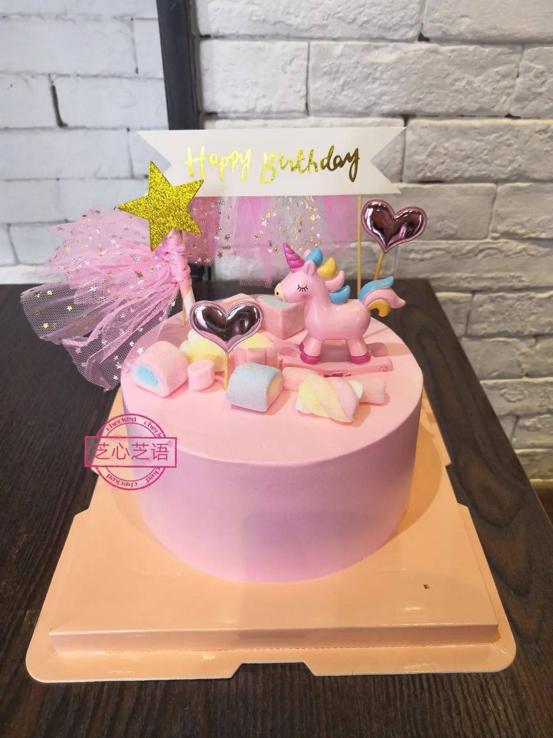 太美了新兴这家蛋糕店圣诞礼品上线网红草莓炸弹蛋糕俘获女神芳心