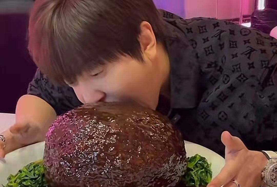 600斤胖猴子说话喘着大粗气,自爆靠呼吸机续命,作品