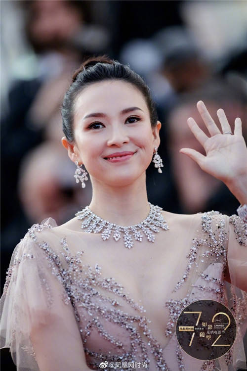 章子怡亮相戛纳电影节闭幕红毯 穿深v纱裙仙气十足_影帝_颁奖礼