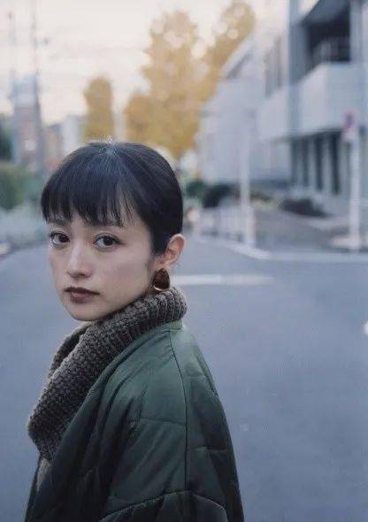 他拍遍霓虹女星镜头下的妻子却是最有爱的