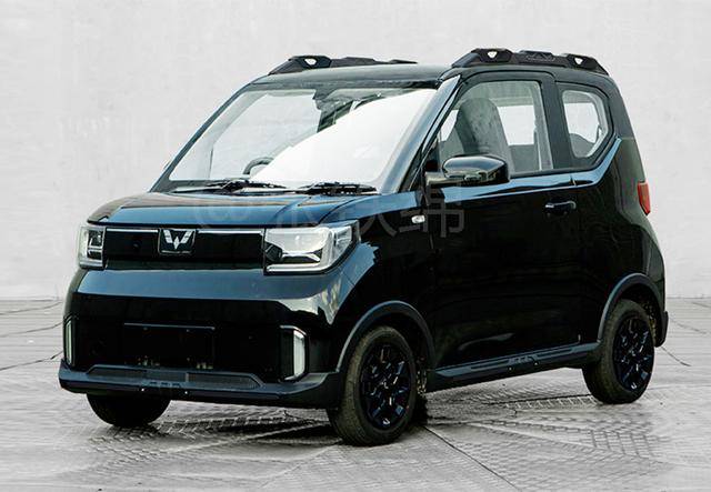 新款五菱宏光mini越野版实车曝光换银色车标增加运动包围套件