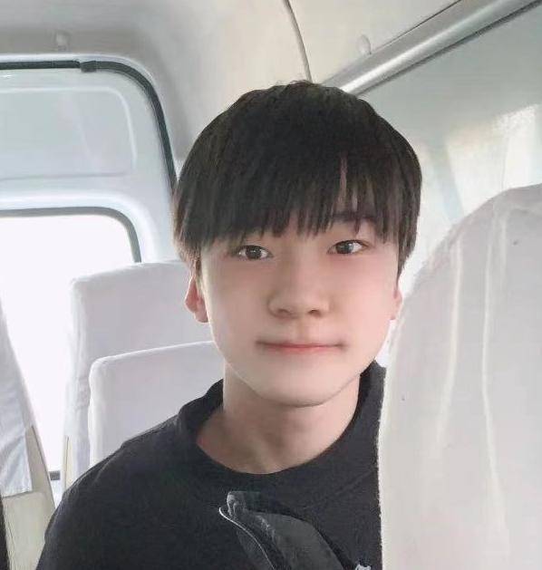 脸部圆润身高出众,穿万元鞋上学_张悦轩_节目_网友