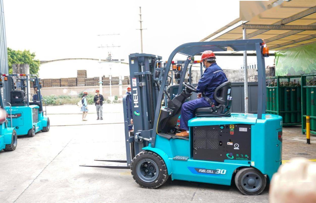 央视聚焦样本企业_蒙娜丽莎加_生产线_叉车