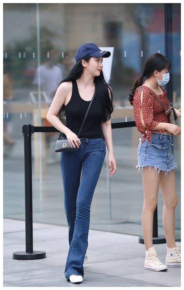 穿沙漏型打底裤的辣妈看上去年轻有活力好看时尚