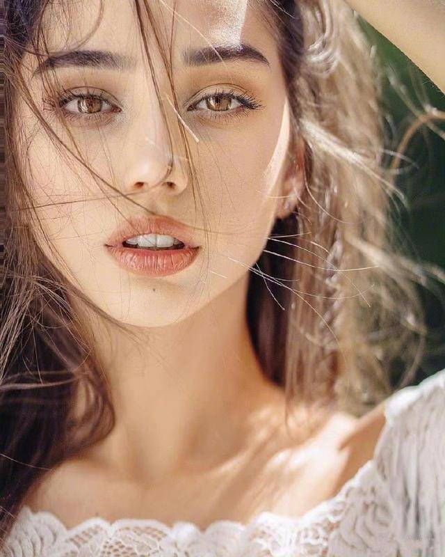 波兰模特majastrojek不朽的颜值和魔鬼身材堪称人间绝色