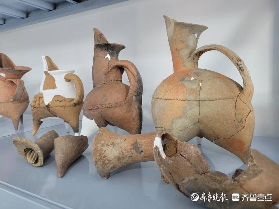 注文送料無料 饕餮文瓦 戦国時代 遺跡発掘品 燕 紀元前4，5世紀 陶器 