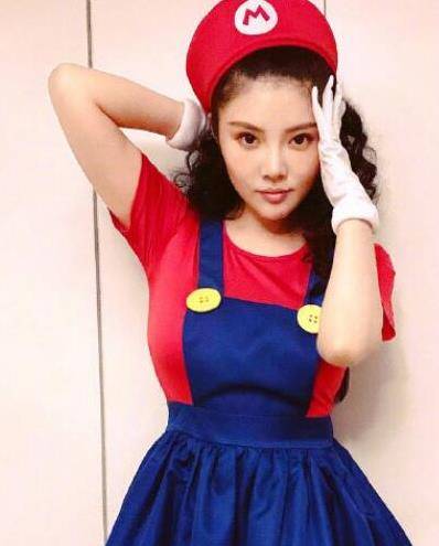 徐冬冬自律健身晒照片,紧身衣服显身材,水蛇腰让人羡慕_剧中_印象