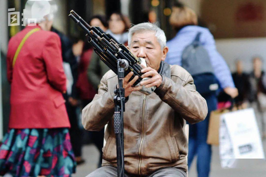北京人在伦敦我街头吹笙半辈子人到暮年渴望回国