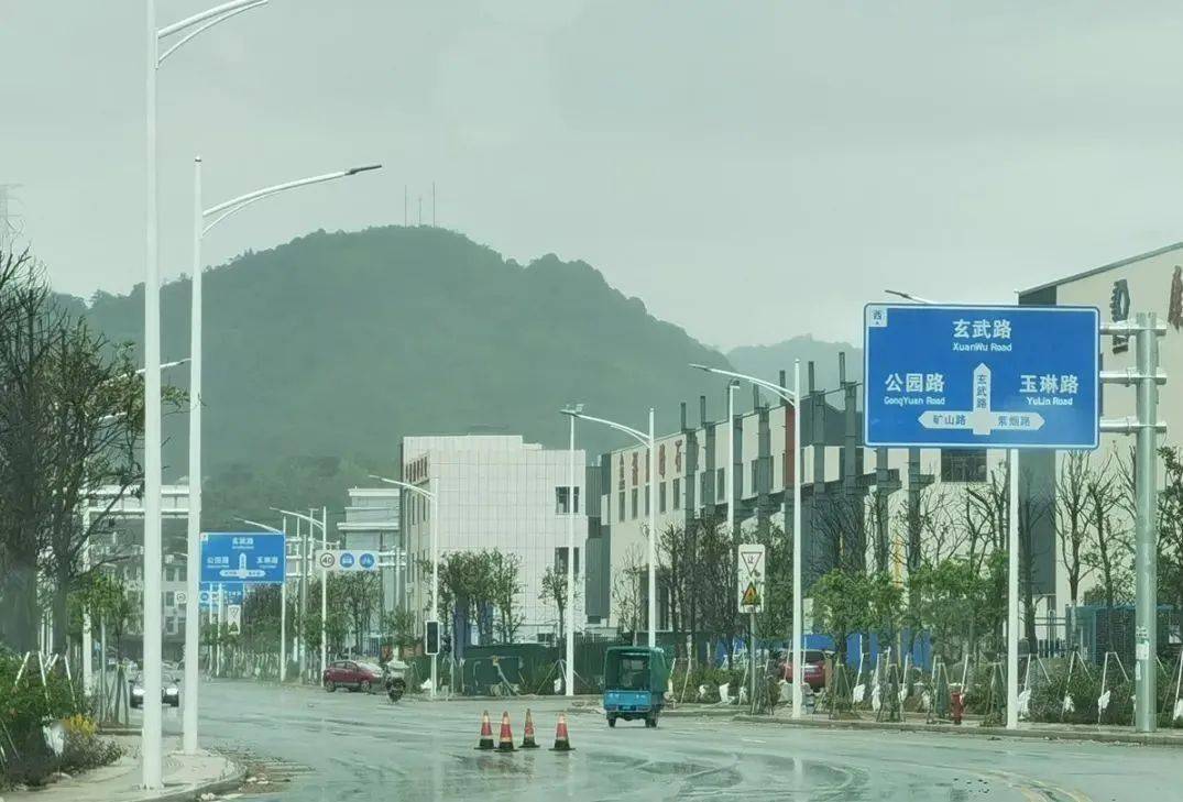 福鼎市政协组织全体委员到白琳镇视察石材产业转型升级发展情况