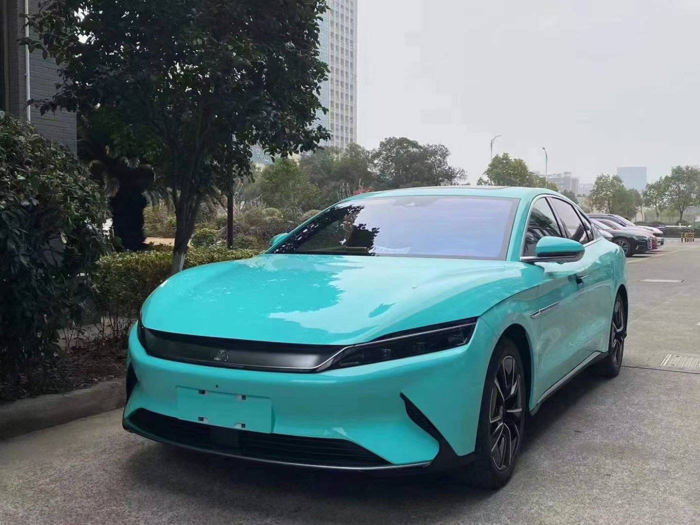 比亚迪汉ev改色蒂芙尼蓝开启你的心动之旅