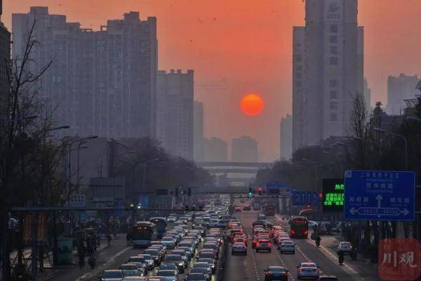 边拍|太美了！冬至前的成都“悬日”再现