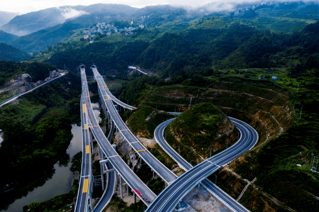 全县_高速公路_经济