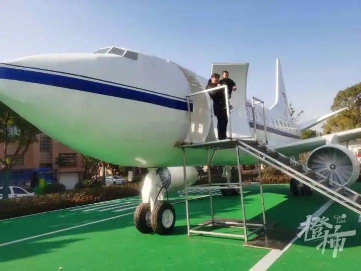 爆料萧山一小区来了一架大飞机谁买的村书记解开谜题