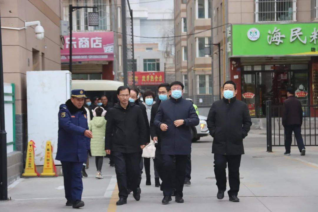 区委副书记区政府区长刘懿平带队观摩崆峒区乱堆乱放消防通道专项整治
