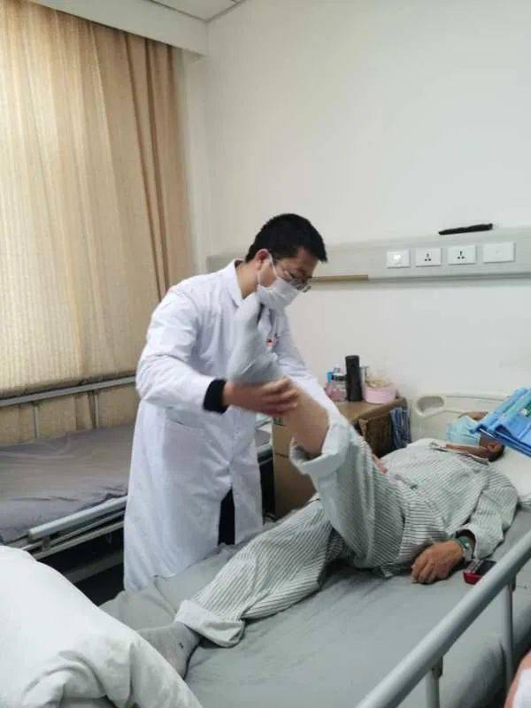 手术|【媒体视角】新疆日报 | 黄异飞：不断创新攻坚 更好服务患者