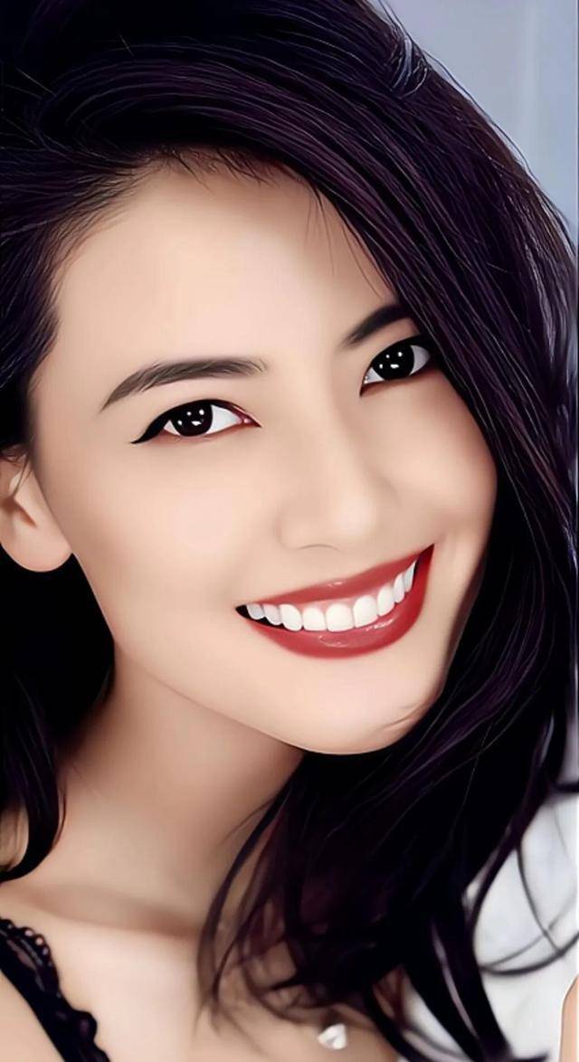 尤其是她的长相,虽然长的并非惊艳,但非常符合东方人的共同审美观