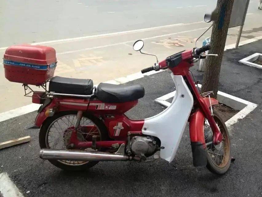 但是当年的价格都很贵3,摩托车 这台老幸福250 应该是90年代才有的
