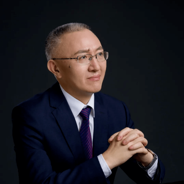 2 战略篇郭俊秀,男,法学博士,现任中国东方航空集团公司总法律顾问