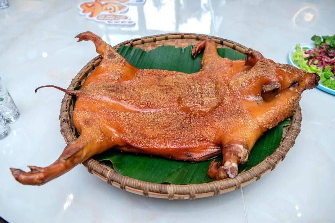 中江烤香猪图片