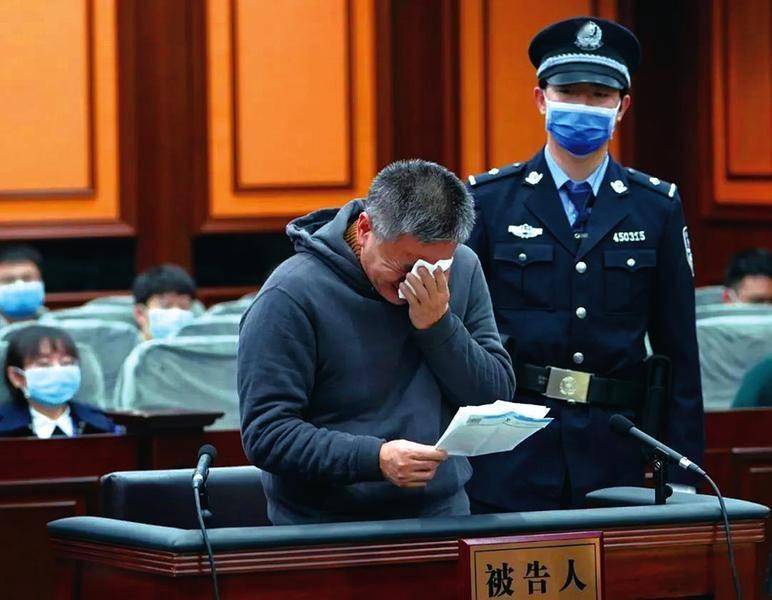 贵港原市委书记李新元受贿案开庭 被控受贿1