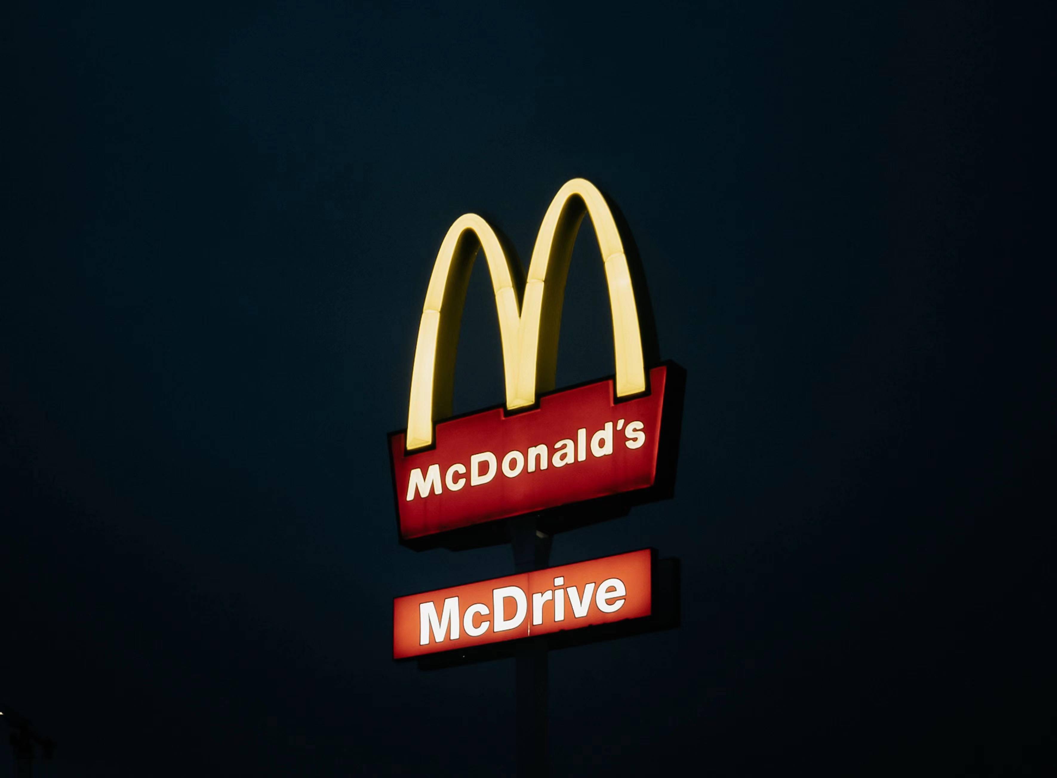 还我穷鬼套餐！”麦当劳偷偷涨价遭群嘲，火锅店老板：我不敢涨_搜狐网