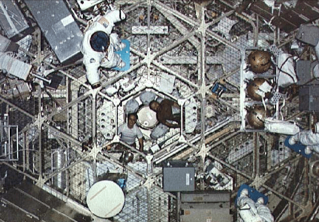天空实验室内部结构图图片