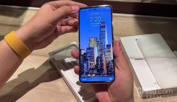 产品|华为P50 Pocket上手体验：属于P系列的折叠时代来了
