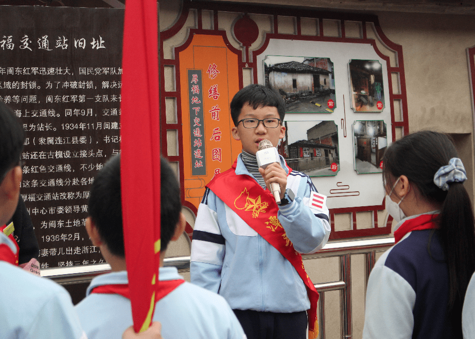 德育之窗少年队员心向党星星火炬代代传潭头中心小学红领巾说家乡事