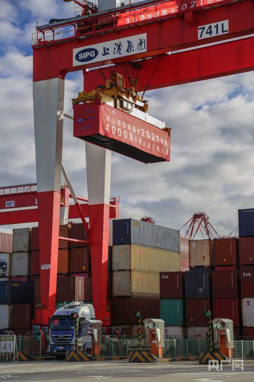 集装箱|第4万标箱发车！洋山港智能重卡完成2021年度运输任务