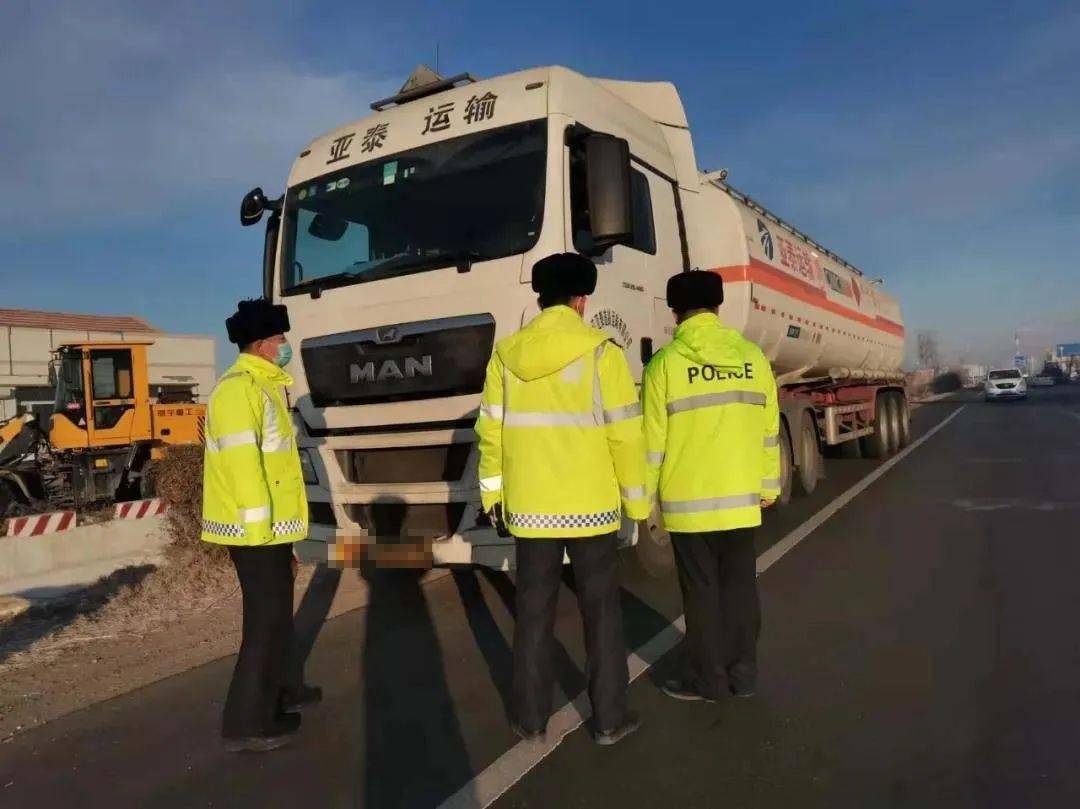 助力"一城三区"建设 | 洮南公安交巡警吹响年末交通安全整治集结号