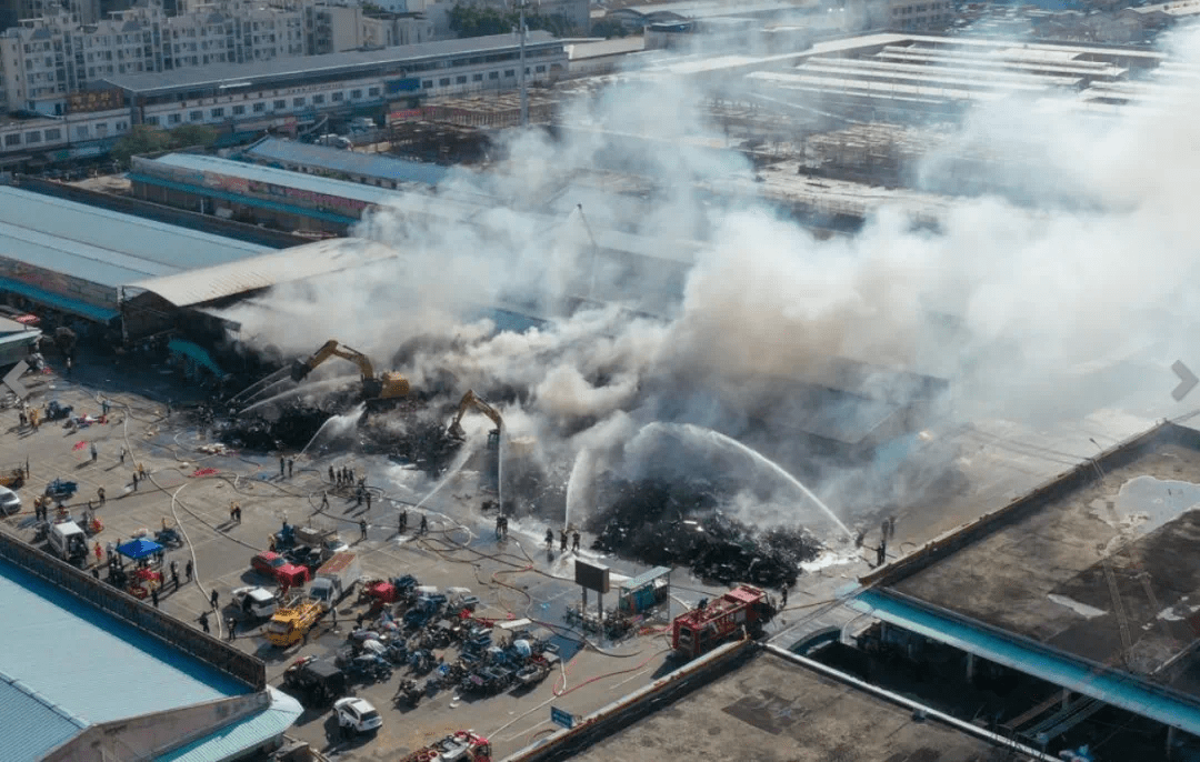 广州清河市场突发火灾视频看得人触目惊心