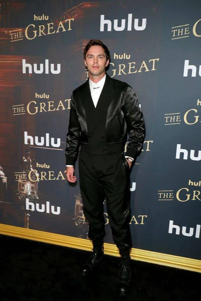 组图尼子尼古拉斯霍尔特杂志大片面容俊美精致