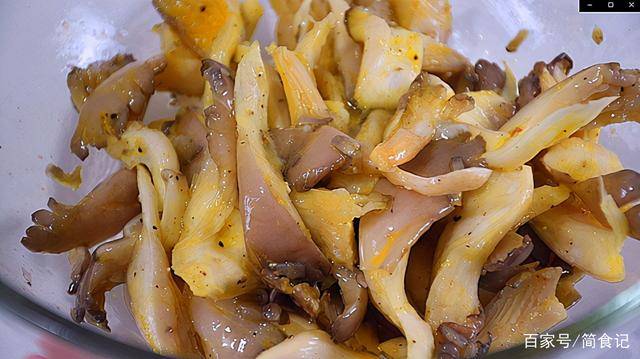 如何制作干炸蘑菇 5d2fbadd37b84d148e5ee5e199e444fd.jpeg