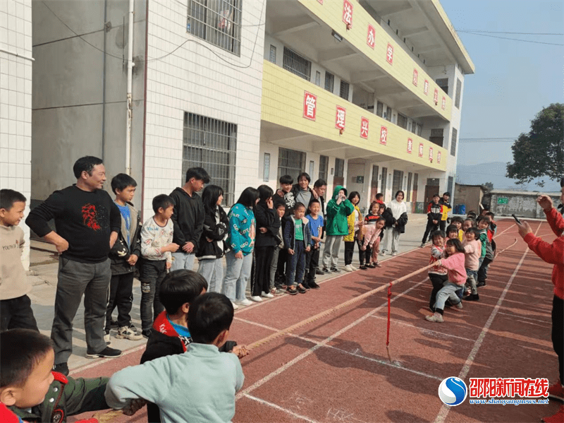 新闻|武冈市双桥中学举行冬季校园拔河比赛