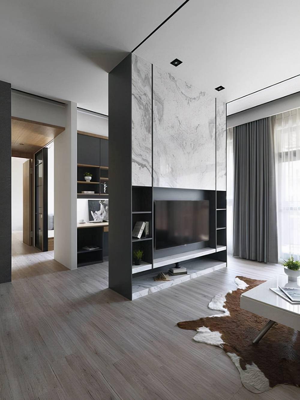 电视墙另类设计分享电视柜结合异形长虹玻璃完工还挺高级美观