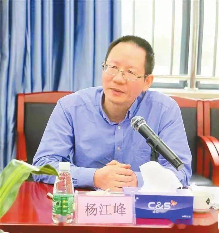 圆桌教师法修订如何提升教师职业幸福感