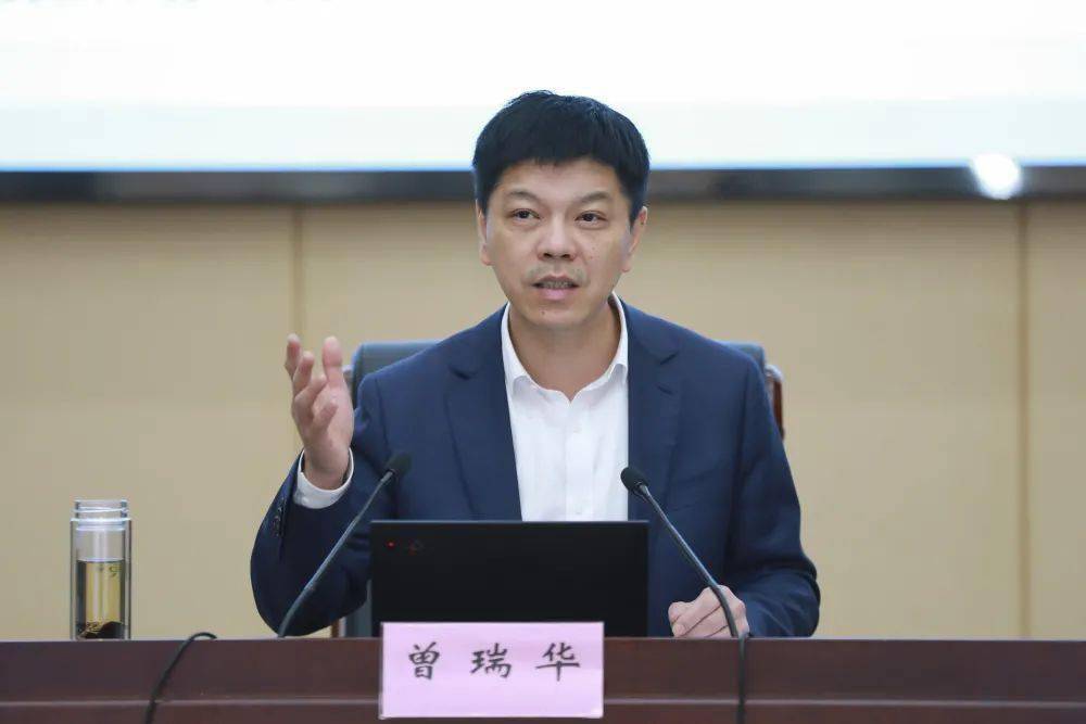 区委副书记,代区长刘云峰主持,林照光,林仕德,吴雪梅等区