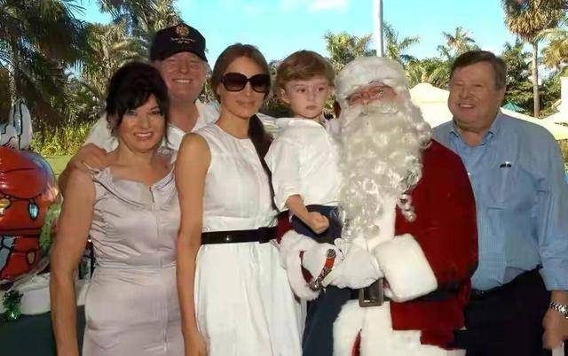 特朗普75岁丈母娘真自信,穿紧身背心裙勒出赘肉,和女婿举止亲密_玛丽