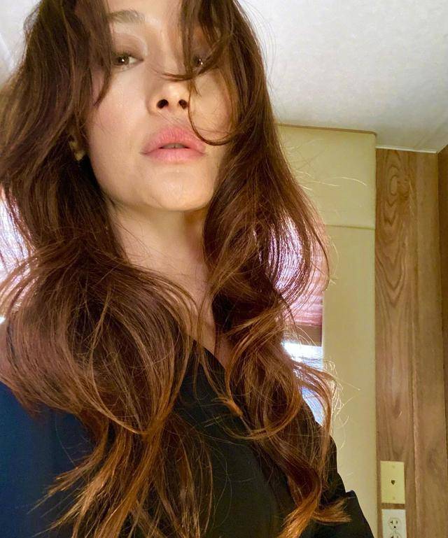 42岁maggie q近照曝光,皮肤白皙紧致,身材完美似少女!