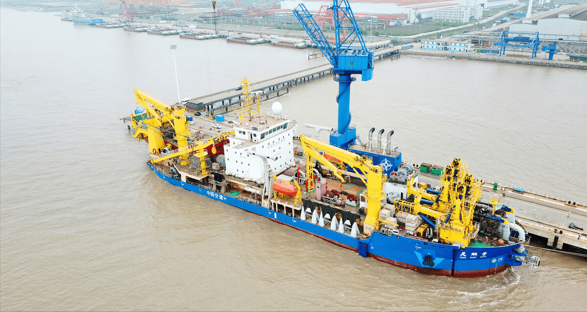 汉江惊现千米采砂管日采河砂3万吨隐形采砂船侵入长江