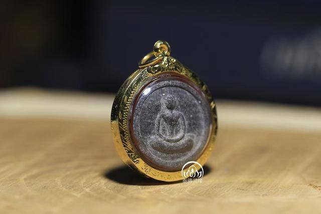 龙婆培2512纽扣崇迪,纽扣崇迪佛牌,龙婆培纽扣崇迪_审美_饰品_才能