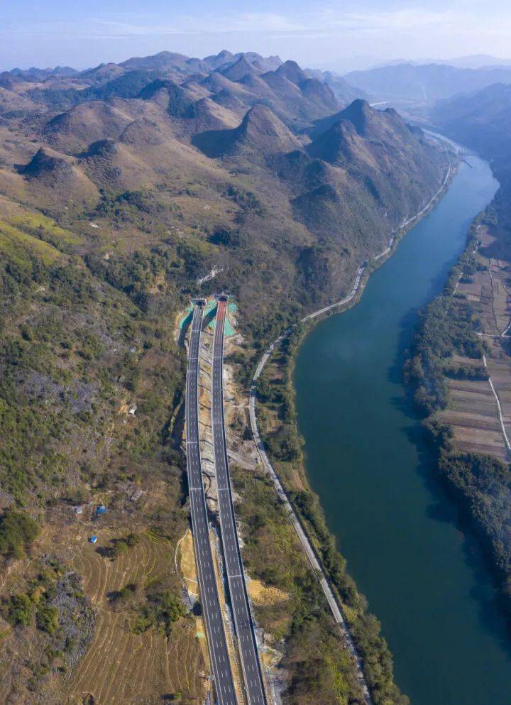 广连高速(花从段)新进展,从化鳌头隧道右线贯通!从化人出行更方便!