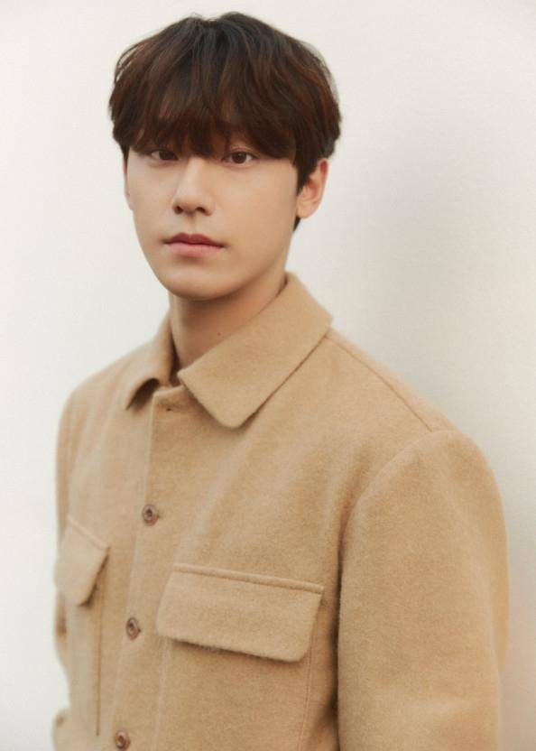 韩剧五月的青春剧照公开李到晛芥末黄格子衬衫复古味爆棚