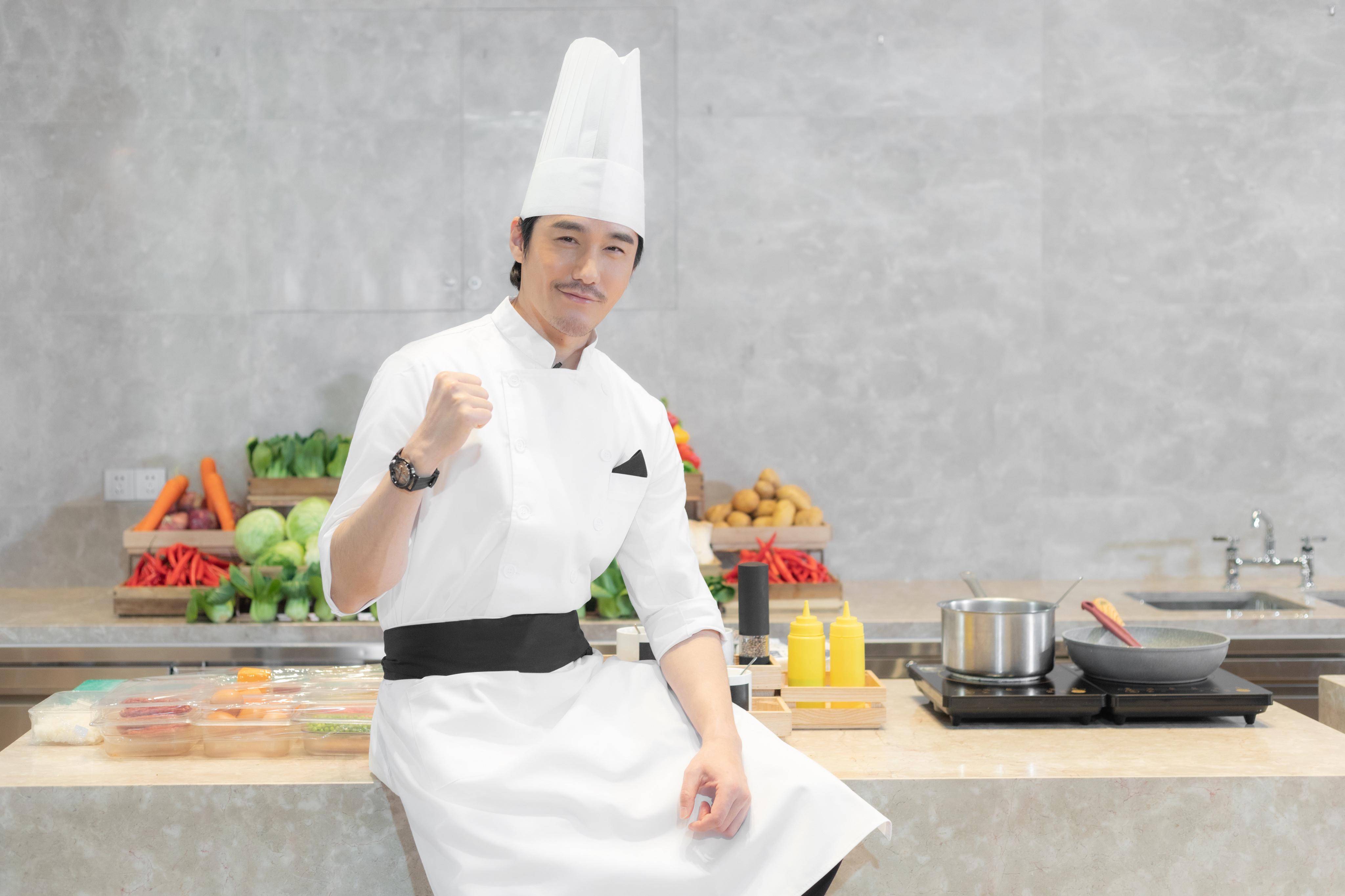 直播网娱乐3月4日消息 近日,胡兵在某直播平台化身外卖大厨为疫情期间