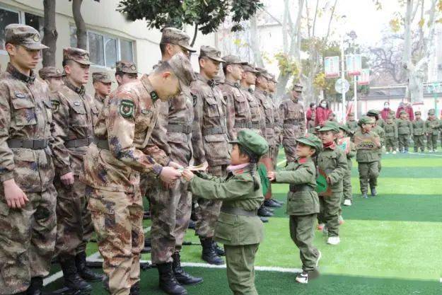 关注河南省军区幼儿园军事日活动走进军营