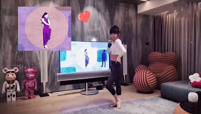 毛晓彤晒日常赤脚跳舞32岁的身材让人羡慕