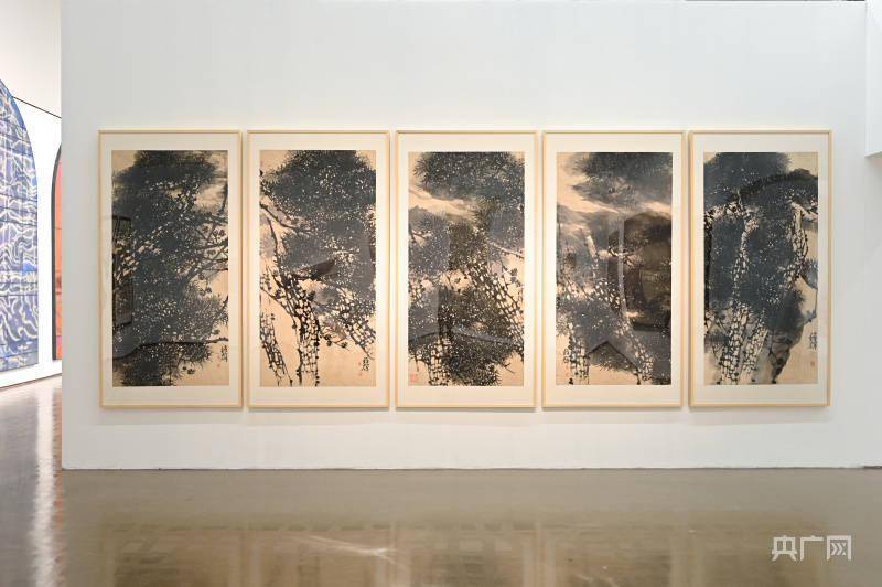 艺术|70位艺术家的200余组作品同频共振 “无问西东”呈现新海派艺术的精髓所在